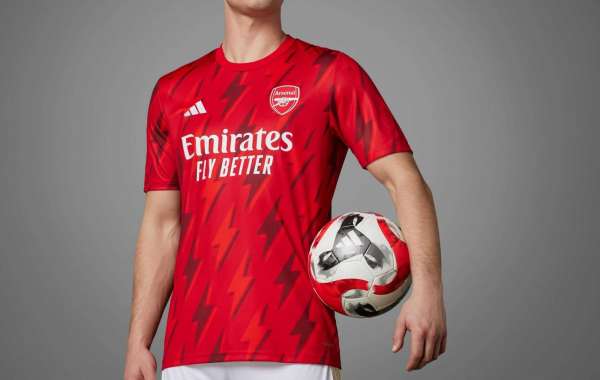 Arsenal 2023-24 Adidas Aufwärmtrikot – Better Scarlet