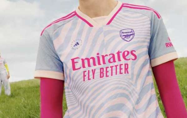 Ženska nogometna ekipa Arsenala izdaja 23/24 nov gostujoči dres adidas x Stella McCartney