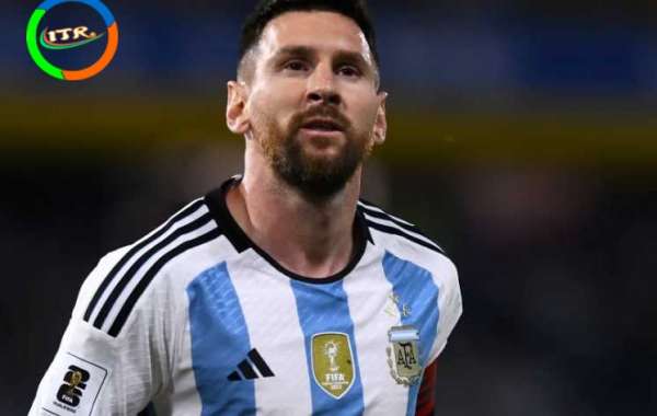 Barcelonas president diskuterar Lionel Messis plan för ett lån i ett spel